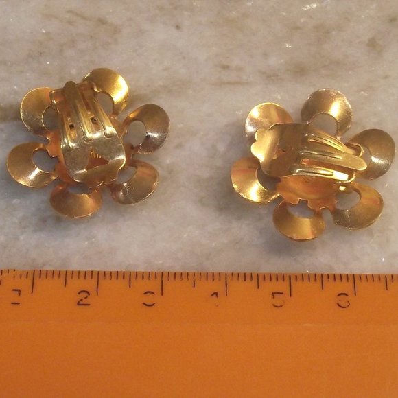 Damascene flower clip earring stamped "spain" - Picture 2 of 2